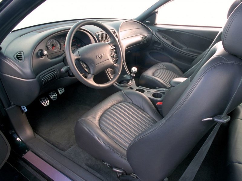 Салон Ford Mustang Bullitt 2001 года