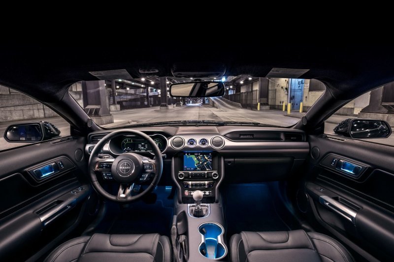 Интерьер Ford Mustang Bullitt (2019-2020)