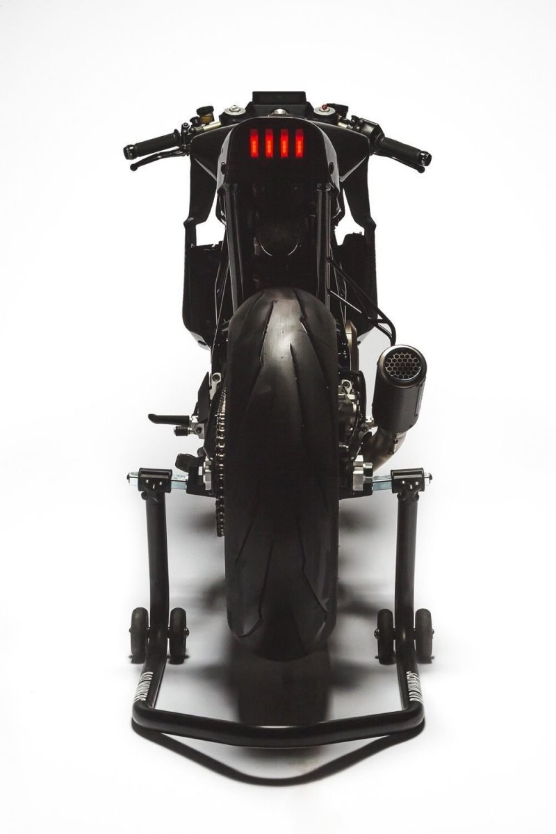 Эксклюзивная версия мотоцикла Husqvarna для гонщика Формулы-1 Шарля Леклера
