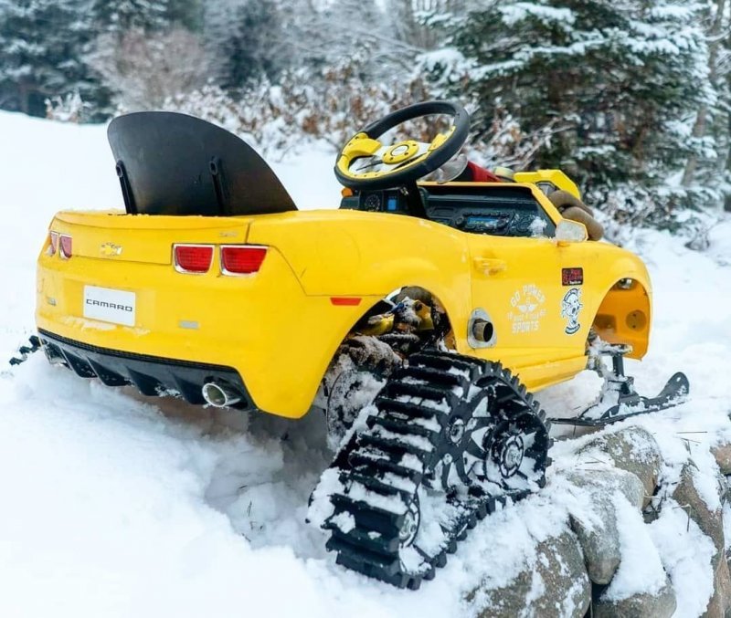 Миниатюрный Chevy Camaro с мотором от квадроцикла превратили в снегоход