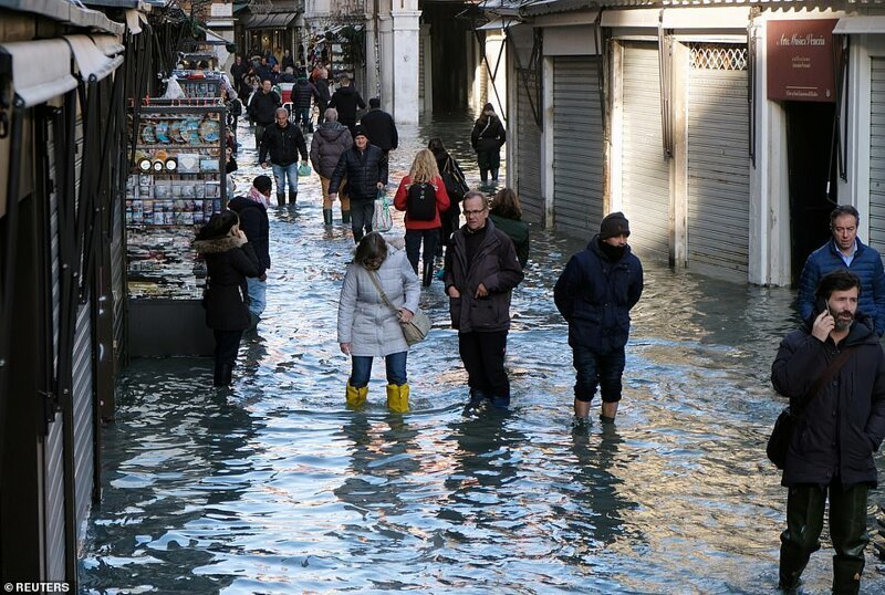 А еще недавно Венеция выглядела вот так: