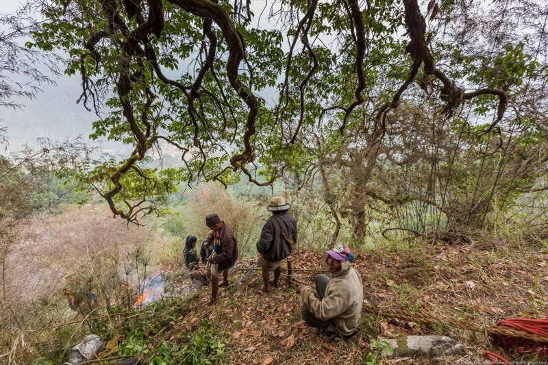 Неизвестные Гималаи. В поисках охотников за медом диких пчёл. Правильная деревня (день 2)