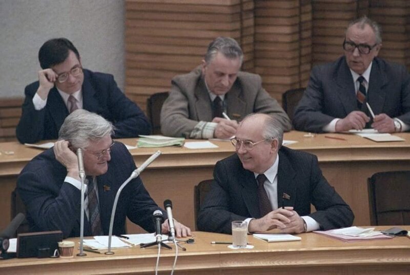 Макаревич назвал россиян, недовольных Горбачевым, мразями