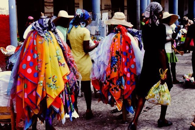 31 цветная фотография, документирующая жизнь Гаити в 1970-е