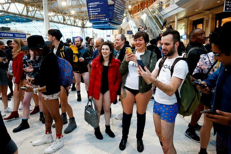 Ежегодная акция "В метро без штанов" прошла по всему миру