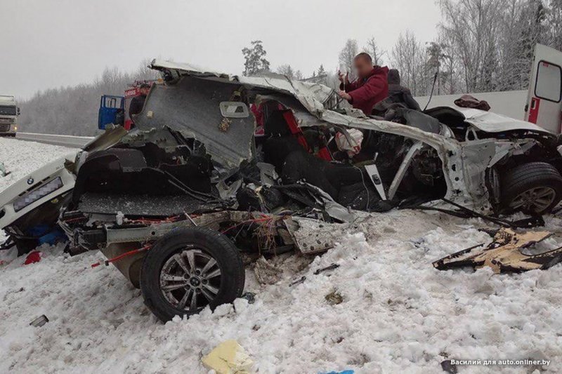 Авария дня. Водитель чудом остался жив в страшном ДТП под Минском
