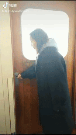 Гифки с девушками