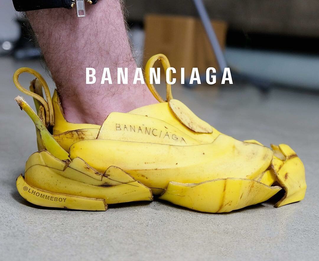 Бананы с ботинками