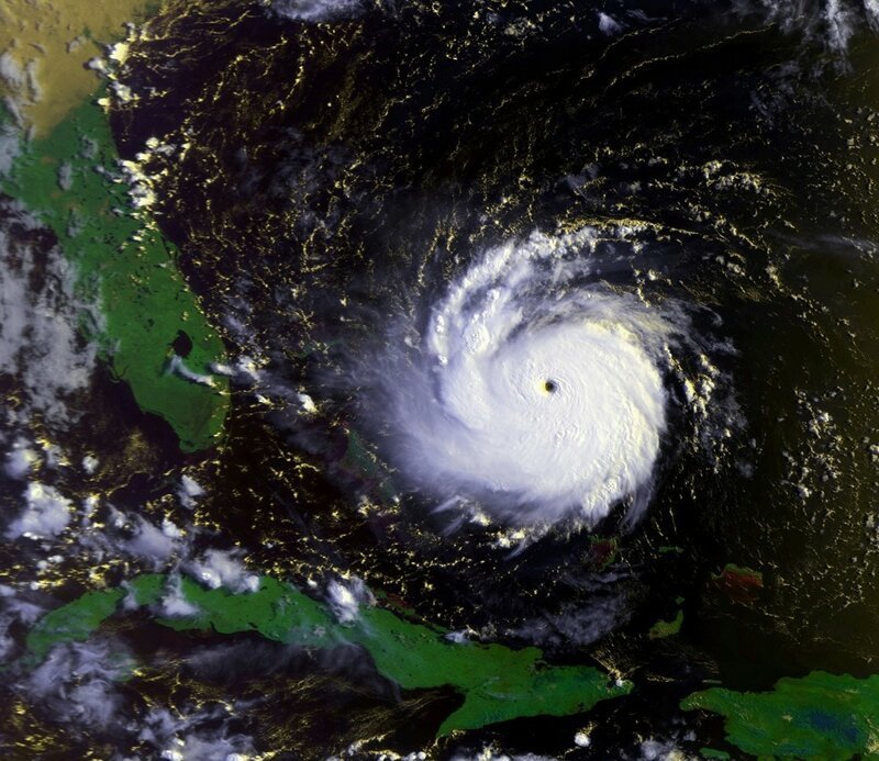 1. Ураган «Эндрю». (NOAA/Satellite and Information Service)