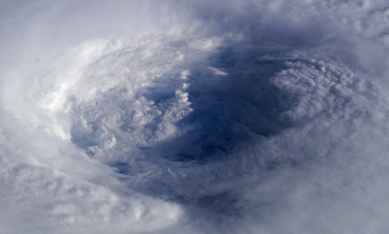 3. Ураган «Изабель» (NASA/Ed Lu)