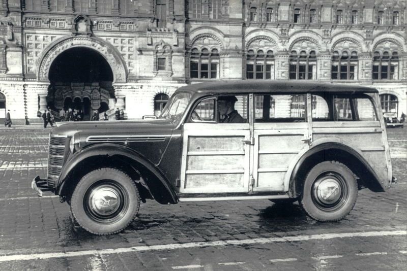 Экспериментальный грузопассажирский универсал на шасси Москвич-400. 1947 год. В серию он не пошел.