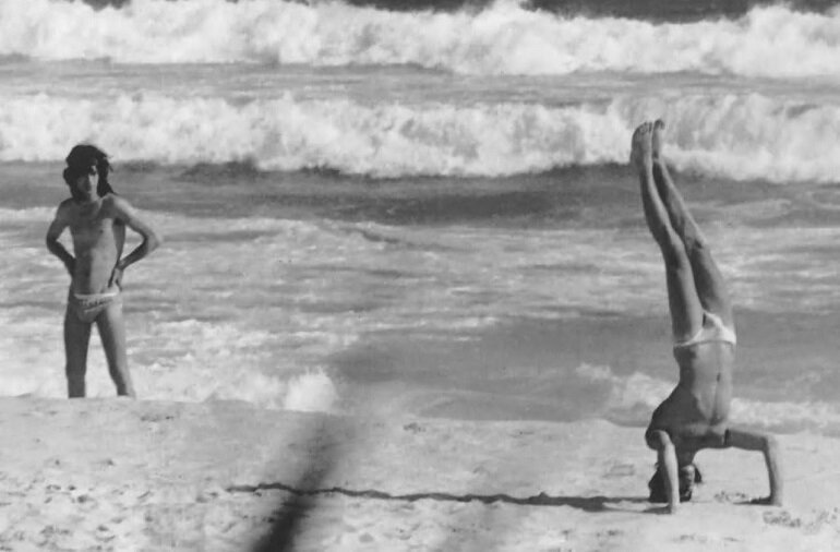 Ретро-немецкая мамочка получает жесткий анальный секс на пляже