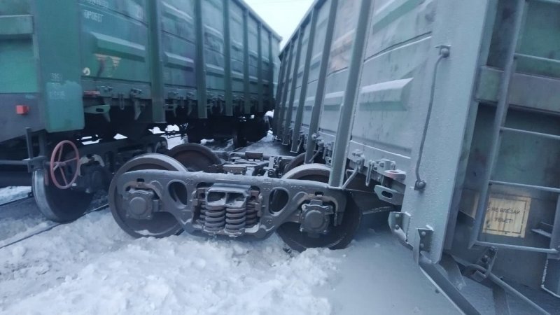 Авария дня. Автобус протаранил товарный поезд в Кемеровской области