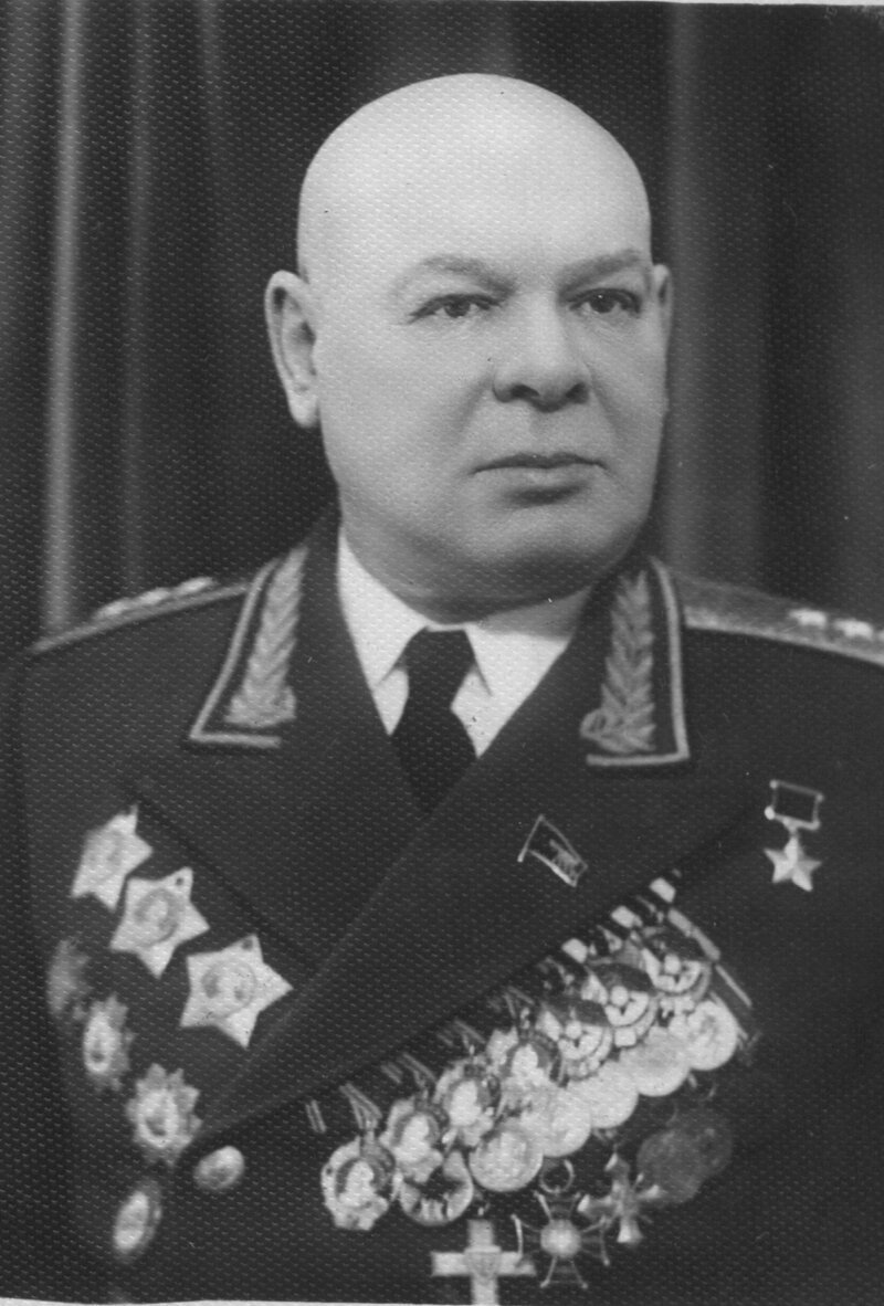 Генерал – полковник Пухов Н.П. - кавалер  орденов «трех великих предков»