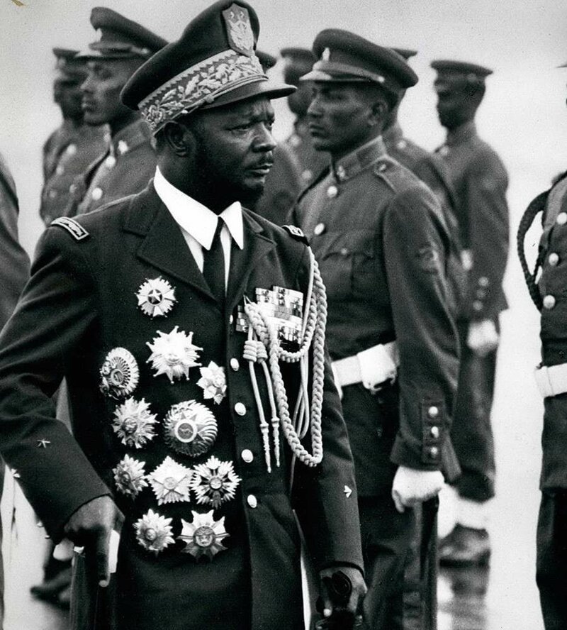 У диктатора Центральноафриканской Республики Жана Беделя Бокассы более всего медалей и орденов, чем у любого другого награжденного. Он их вручал себе сам