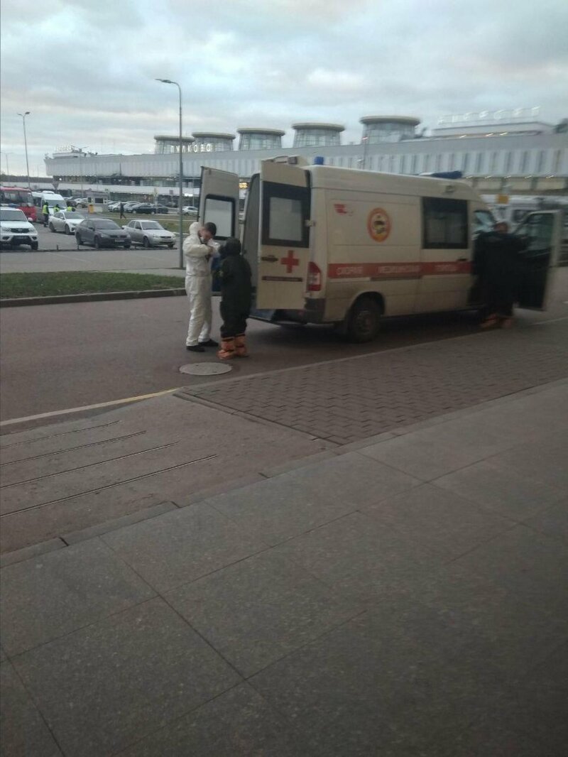 Прибывшего из Шанхая россиянина забрали в больницу с подозрением на коронавирус