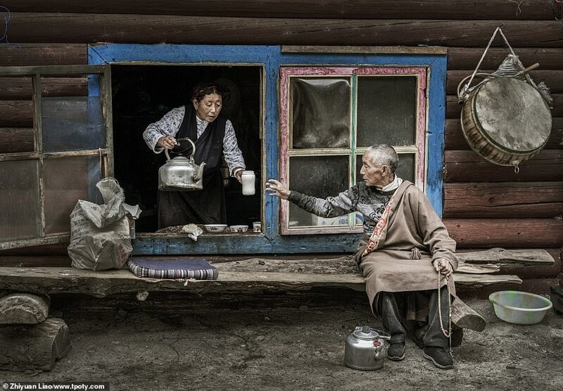 Традиционное угощение "масляным чаем" (часуймой), Тибет. Фото: Чжиюань Ляо, Китай. Награда в категории "Народы и культуры"