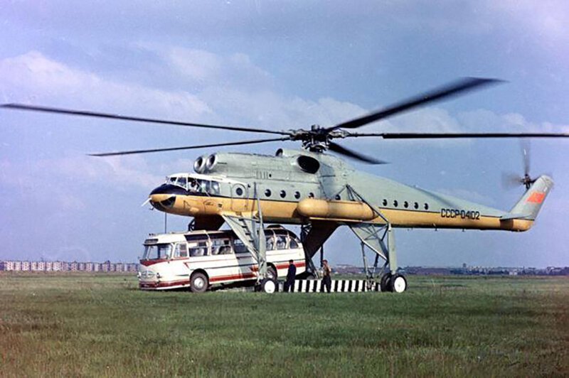 Грузовой вертолет Ми–10 СССР–04102, 1966 год. 