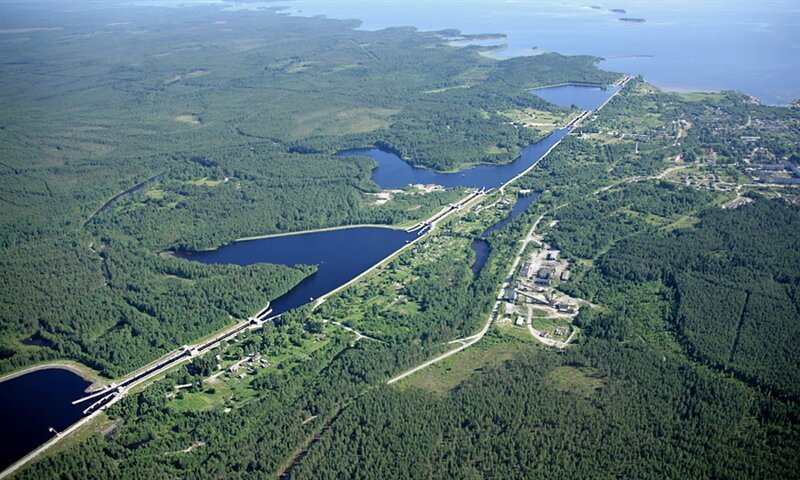 Беломорско-Балтийский канал. Протяжённость канала составляет 227 км