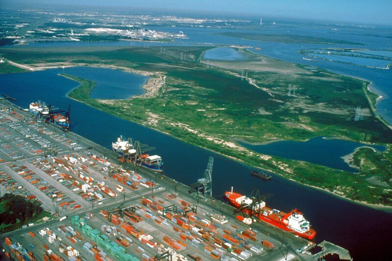 Хьюстонский судоходный канал. Протяжённость канала составляет 80 км