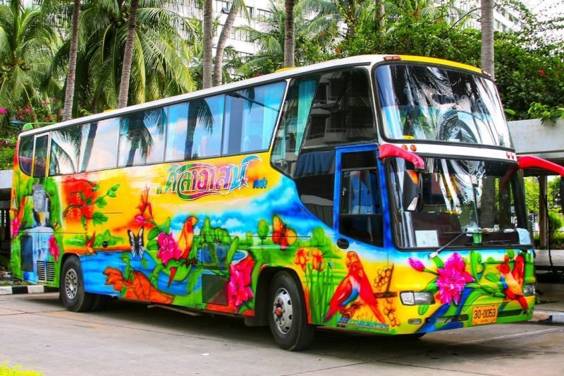Тайский тюнинг — а не раскрасить ли нам автобус!