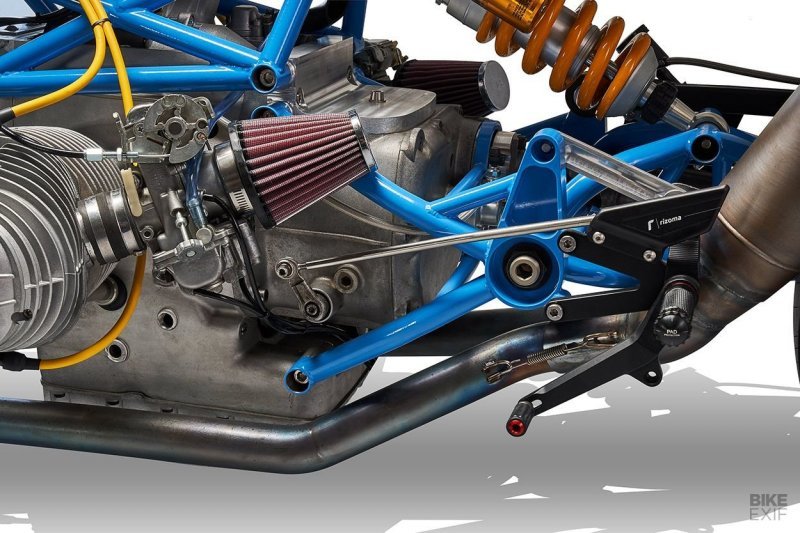 140-килограммовый гоночный мотоцикл с двигателем BMW и хромомолибденовой рамой