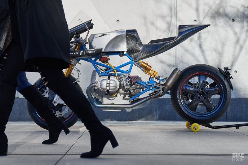 140-килограммовый гоночный мотоцикл с двигателем BMW и хромомолибденовой рамой