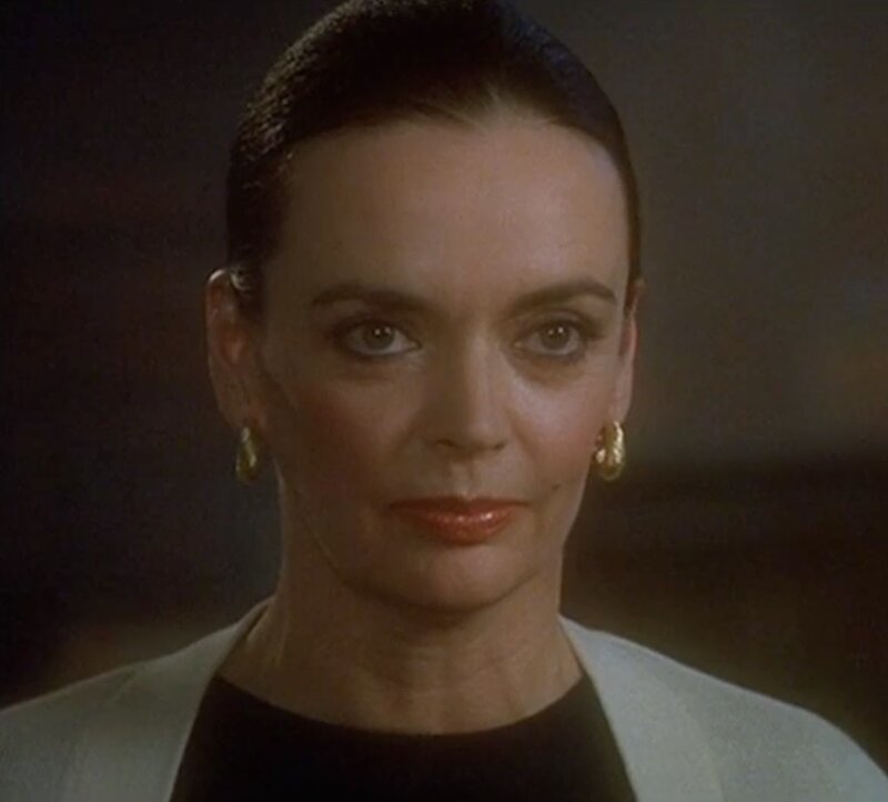 Доктор Джулия Хоффман в сериале 1991 года. Актриса - Барбара Стилл
