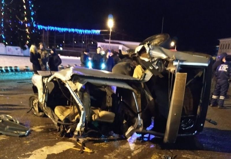 Машину разорвало пополам: в Ярославской области погоня закончилась аварией
