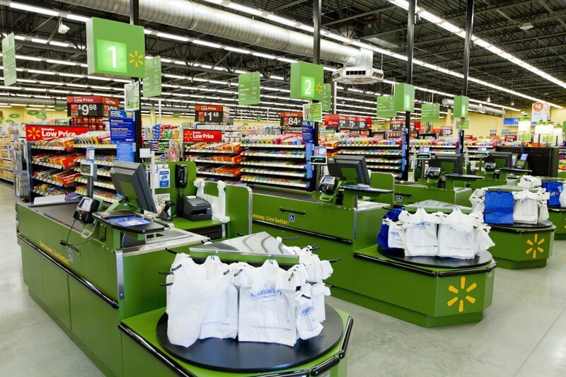 Но мы уже видим, что это не так. Успешный эксперимент Walmart показывает, что одна машина способна заменить минимум трех-четырех человек.  В рамках Walmart это около миллиона потерянных работ.