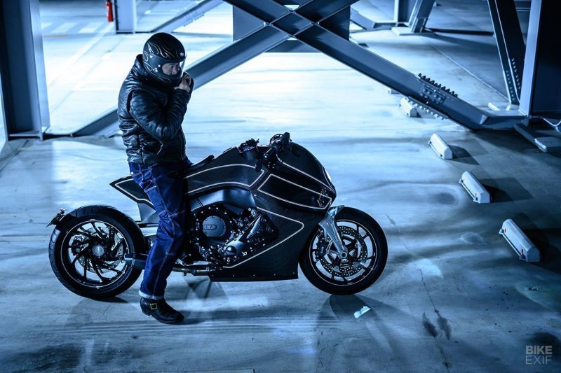 Stealth Crow — как превратить мотоцикл BMW в мотоцикл Бэтмена