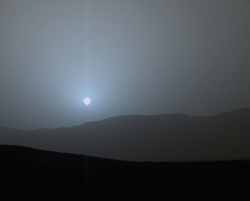 Заход Солнца в кратере Гейла