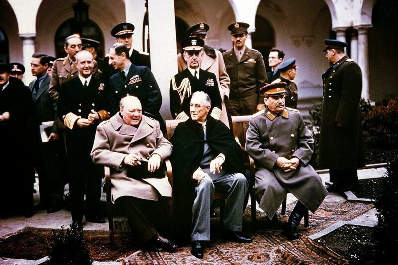 Пресса и в наибольшей степени блогеры увидели в этом аналогию чуть ли не с знаменитой конференцией «Большой тройки» в Ялте в феврале 1945 года, на которой были окончательно конкретизированы послевоенные механизмы международной безопасности.