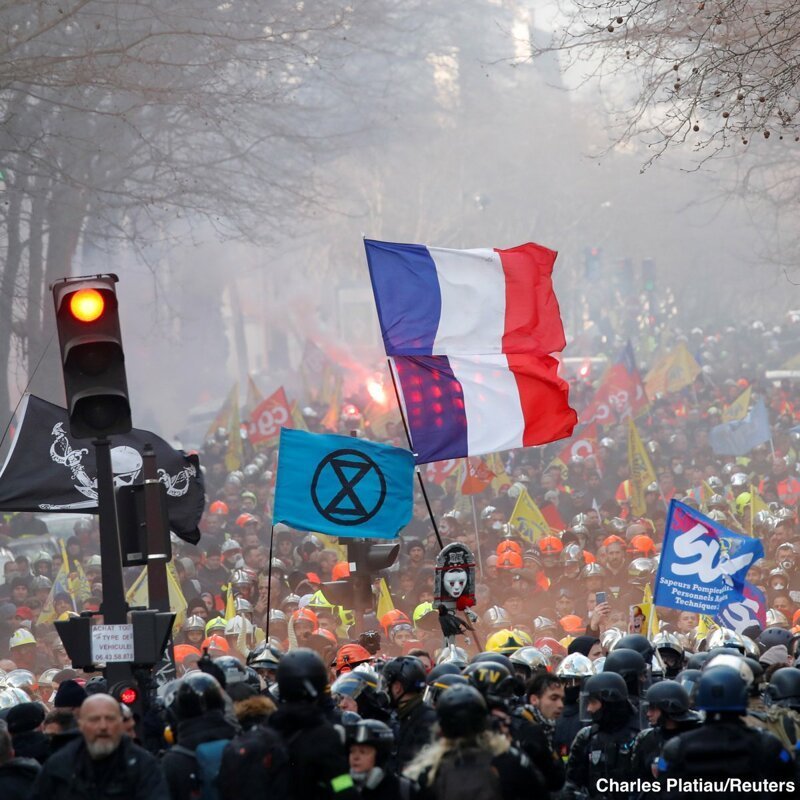 Преступный режим Макрона нарушающий права граждан на мирный протест должен уйти. Франция будет свободной и европейской страной! Макроняку на гылляку! (Шутка)
