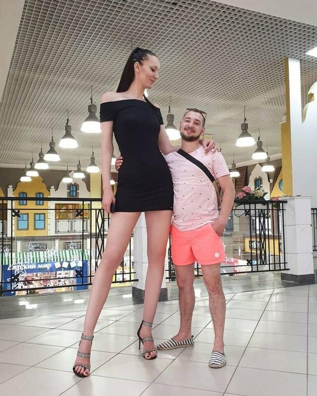 Порно - Высокая женщина и маленький мужчина порно