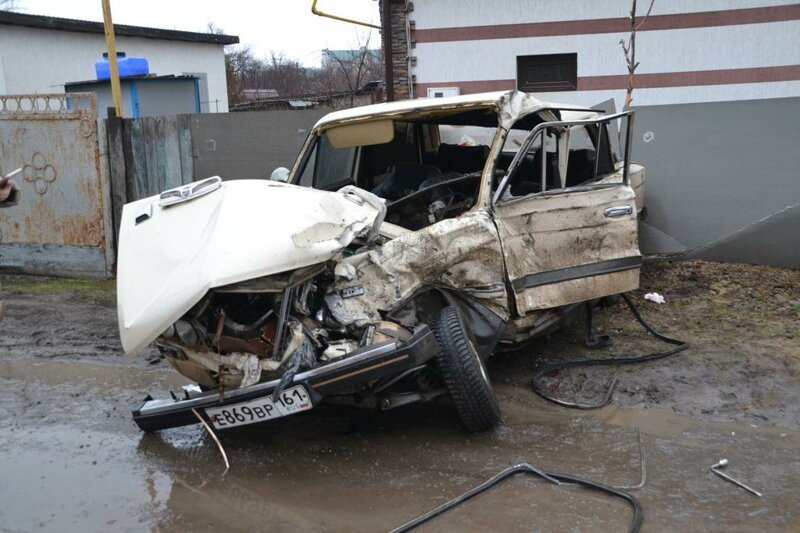 В Ростовской области УАЗ пограничников во время погони взлетел на забор
