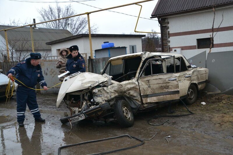 В Ростовской области УАЗ пограничников во время погони взлетел на забор