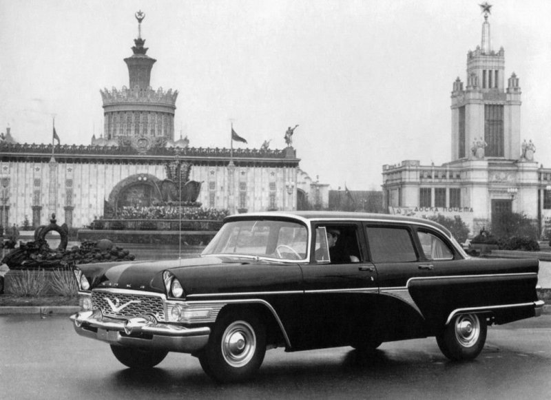 Все первые пассажиры этого автомобиля в свое время были членами ЦК КПСС и политбюро. Отсюда и прозвище.