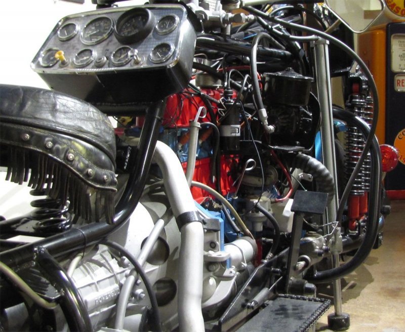 «Roadog» — огромный самодельный мотоцикл, собранный из автомобильных деталей