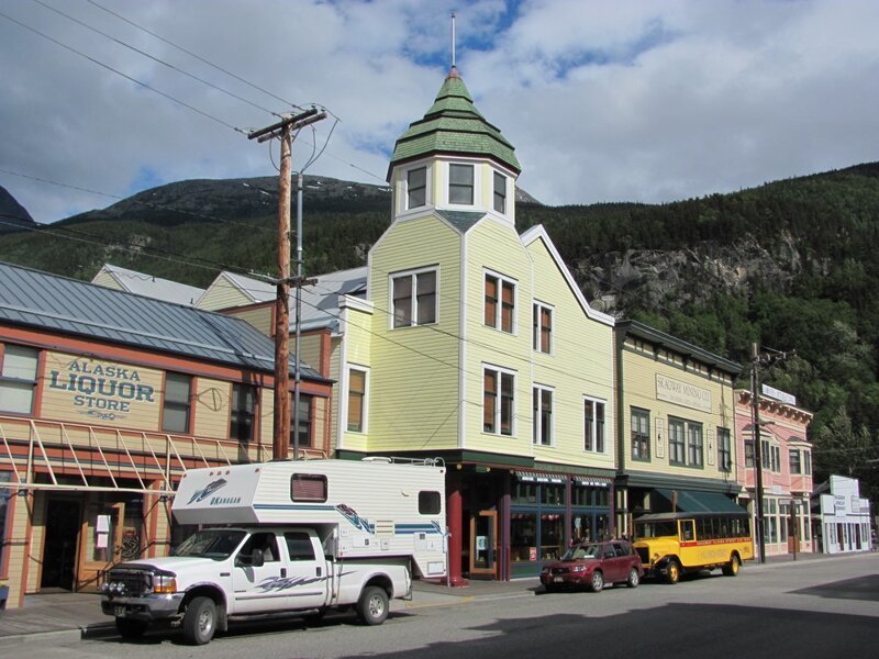 Аляска. Скагуэй - город "золотой лихорадки". Горы, фьорды и гнездовья американских орлов