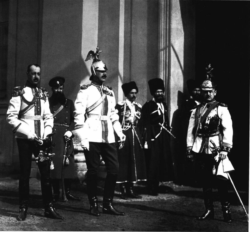Группа офицеров лейб-гвардии Конного полка. В центре - граф Бенкендорф. 1910