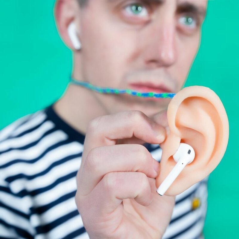 2. Ухо-держатель для беспроводного наушника - уникальная вещь для тех, кто любит слушать только один наушник, и все время теряет второй