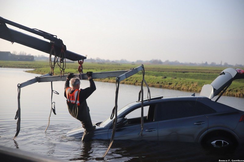 Самый быстрый серийный кроссовер Нюрбургринга утопили в Нидерландах