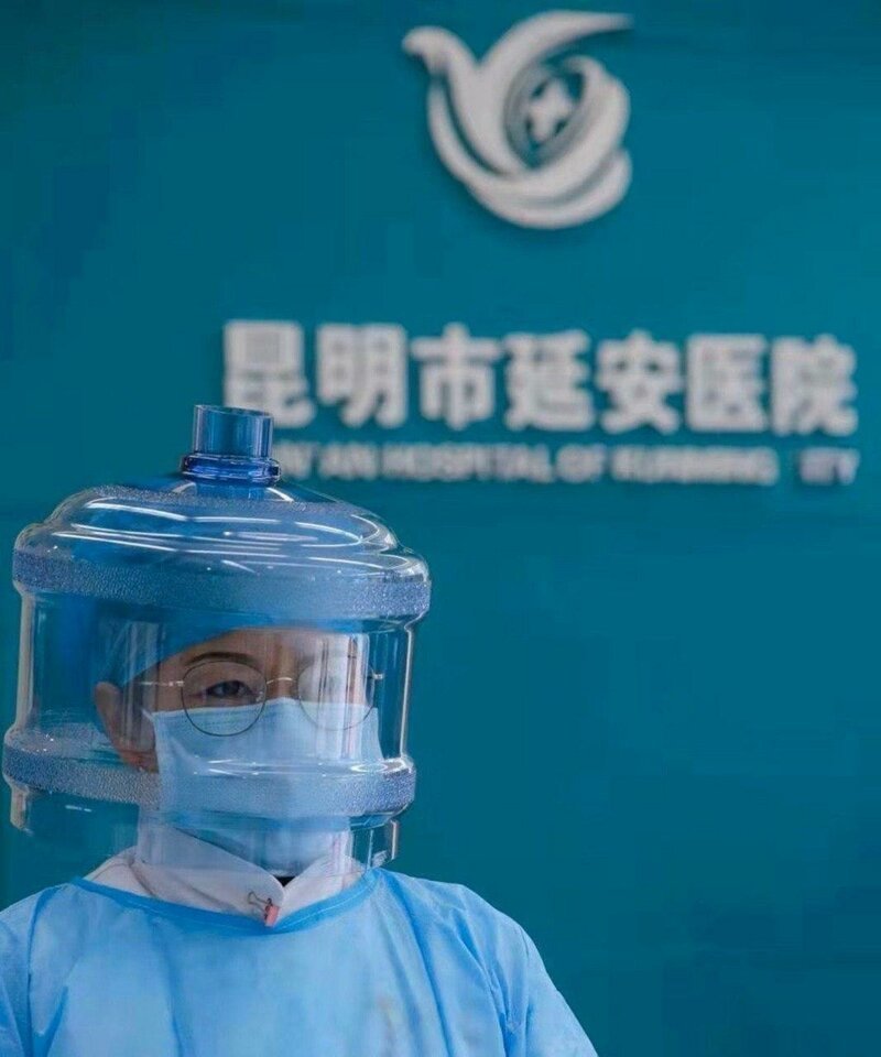 Как китайцы спасаются от коронавируса в бутылке