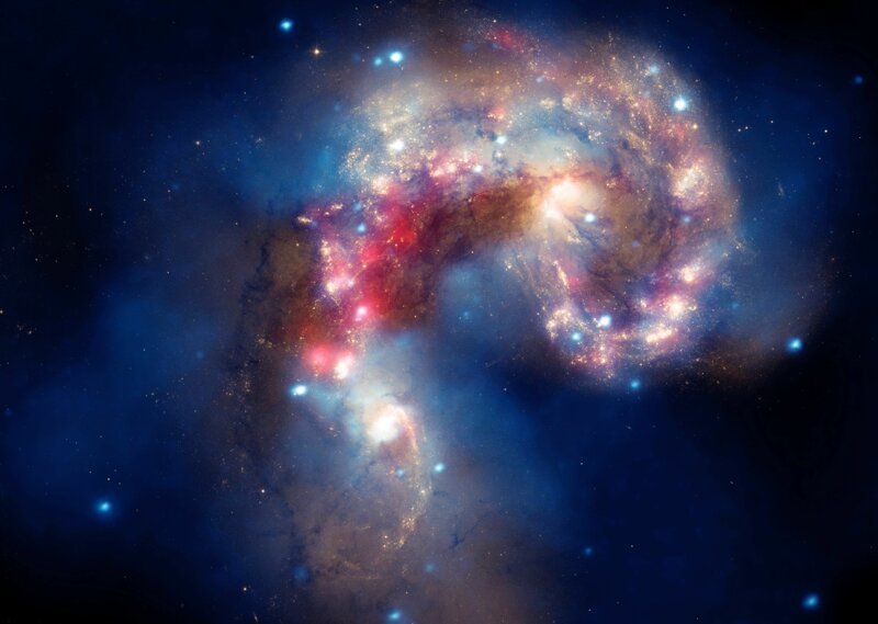 Галактики Антенны - две взаимодействующие галактики в созвездии Ворона (62 миллиона световых лет от Земли)