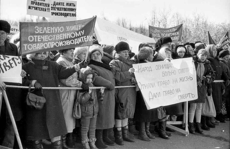 Беднеет ли население России, полстраны пенсионеров и половина машин в кредит