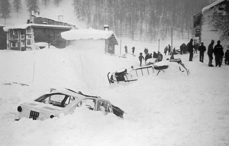 Утром 11 февраля 1970 года две лавины накрыли горнолыжные курорты в департаментах Савойя и Верхняя савойя, Франция. 111 человек погибли.