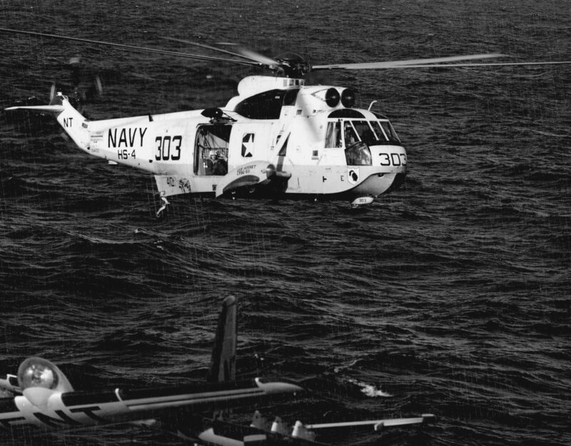 Февраль 1970 года. Американский противолодочный вертолет Sikorsky SH-3D Sea King.
