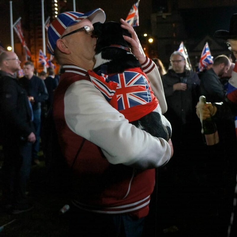 Песни, пляски и восторг: Британия шумно отметила выход из ЕС