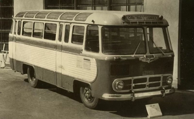 Опытный ПАЗ-652 на выставке 1956 года (фото из архива ФГУП НАМИ)